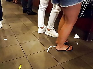 Candid sexy legs, feets in flip flops